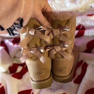 Light Pink Women’s Bow tie Uggs